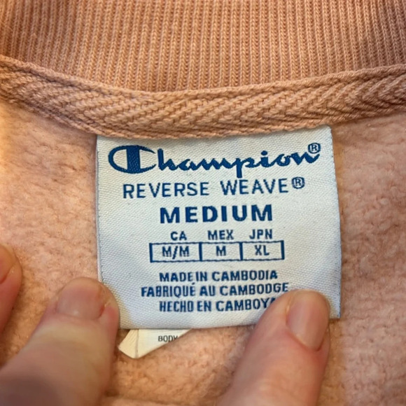 Champion Women’s Sweatshirt Cropped Pink Crewneck Pullover Size Medium - Picture 6 of 7